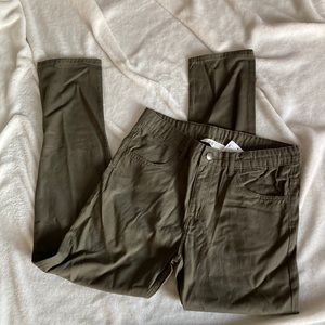 Girls H&M army green pants, NEW, NWT. Bundle & Save!!